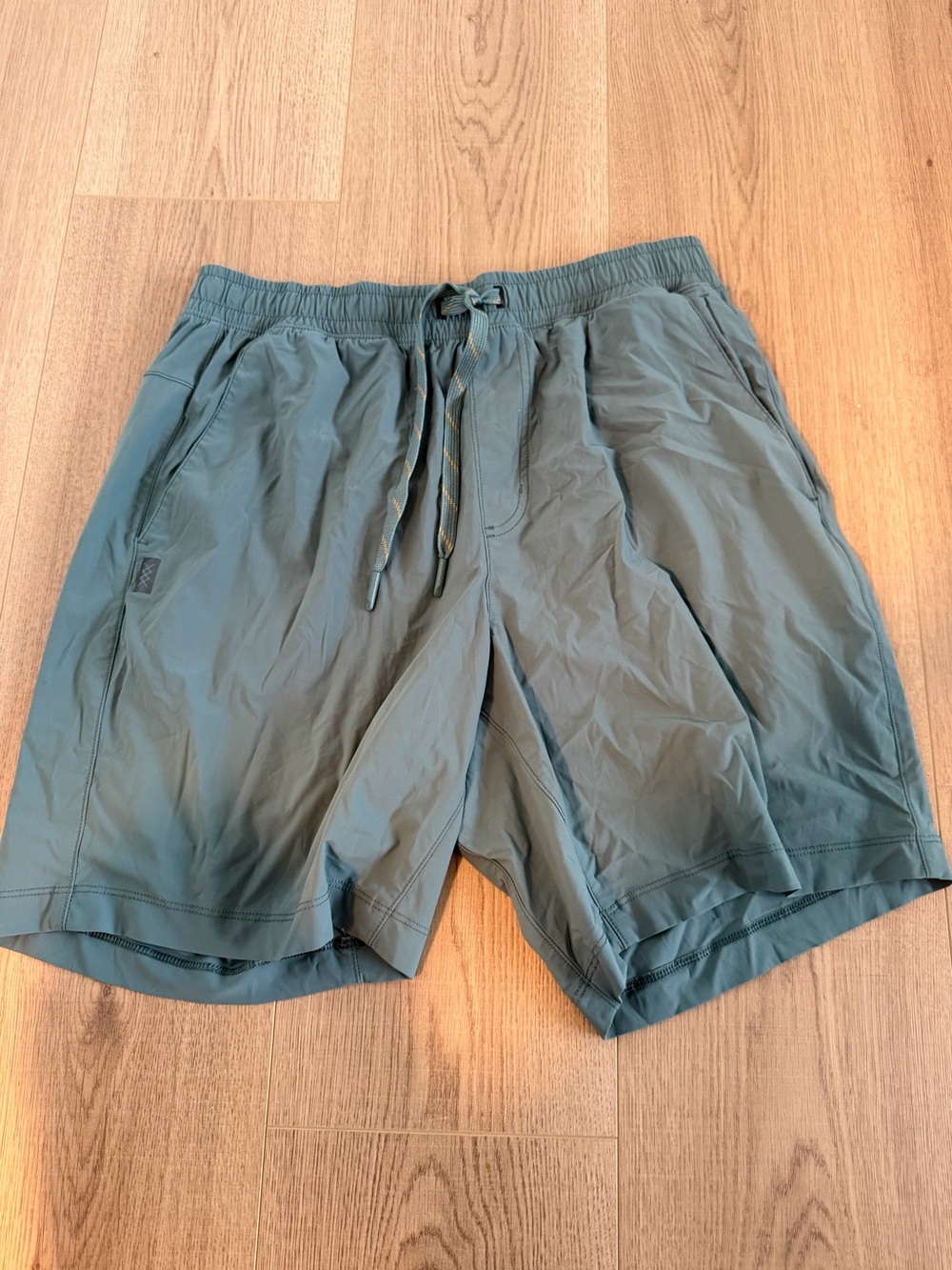 RHONE 7" Pursuit Short - Unlined - size M